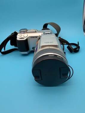 Sony Cyber-shot DSC-F717 MPEG Movie HQX Digital Still Camera 5.0MP Carl Zeiss Le